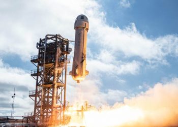 JEFF BEZOS VOLÓ AL ESPACIO A BORDO DE UN COHETE DE SU PROPIA COMPAÑÍA BLUE ORIGIN