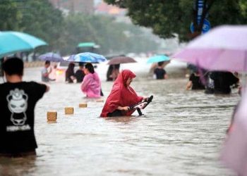 INÉDITAS LLUVIAS EN CHINA HAN DEJADO AL MENOS 25 MUERTOS