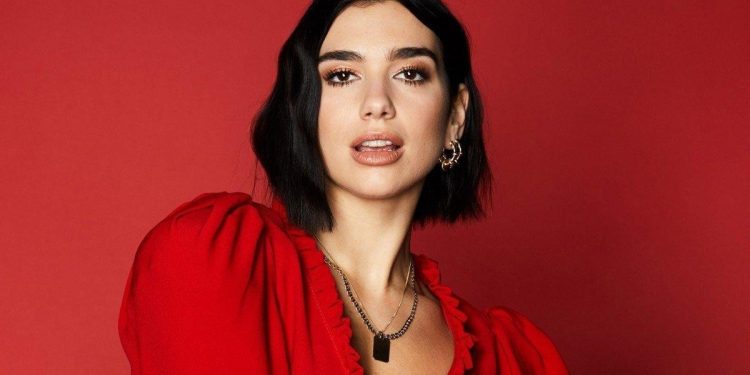 DUA LIPA ENFRENTARÁ DEMANDA POR BENEFICIARSE DE SU IMAGEN