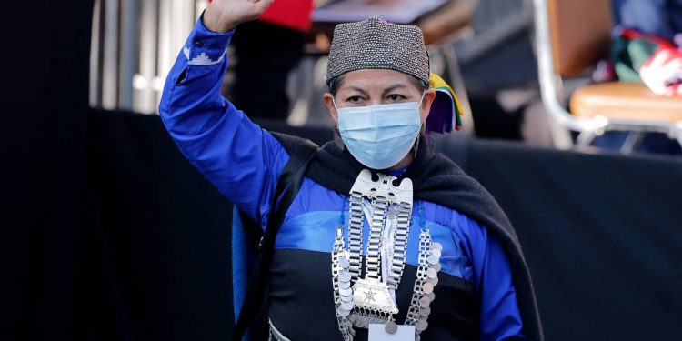 CHILE ELIGE A MUJER INDÍGENA PARA LIDERAR NUEVA CONSTITUCIÓN