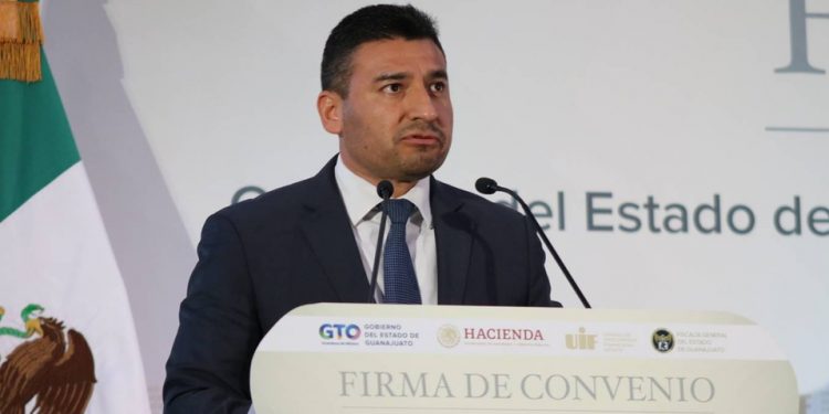 AMLO SUGIERE DESTITUIR AL FISCAL DE GUANAJUATO POR MALOS RESULTADOS EN SEGURIDAD