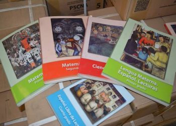RECHAZAN PADRES DE FAMILIA CONTENIDO DE LIBROS DE TEXTO