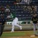 LEONES EMPATA LA SERIE EN EL CENTENARIO CON LETAL RALLY DE CUATRO ANOTACIONES