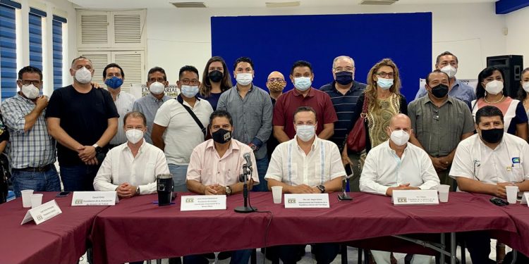 SE REUNEN EMPRESARIOS CON EL DIPUTADO LUIS ALEGRE PARA CONOCER AVANCES EN LA CONSTRUCCIÓN DEL TREN MAYA