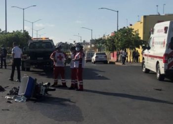 CONDUCTOR SE ‘VUELA’ UN ALTO Y MATA A MOTOCICLISTA EN EL FRACCIONAMIENTO VILLAS DEL SOL DE PLAYA DEL CARMEN