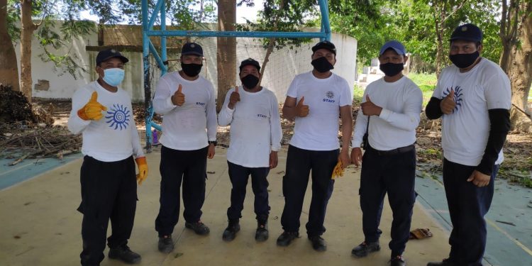 BAHIA PRINCIPE RIVIERA MAYA RESORT ACTIVÓ UNA BRIGADA DE LIMPIEZA EN LA ESCUELA PRIMARIA MATILDE MONTOYA EN LA CIUDAD DE CHEMUYIL TRAS EL PASO DEL HURACÁN “GRACE”