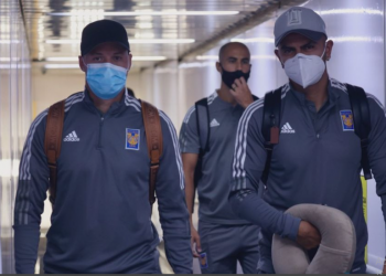 VIVA AEROBUS DEJA VARADOS A USUARIOS EN CDMX POR DARLE EL VUELO A LOS TIGRES