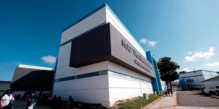 REUBICAN A PACIENTES ATENDIDOS EN CARPAS AL INTERIOR DEL HOSPITAL GENERAL DE CANCÚN