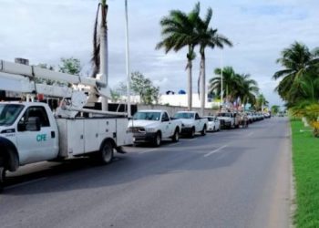CFE DESPLIEGA PERSONAL Y EQUIPO PARA ATENDER FALLAS EN EL SUMINISTRO EN QUINTANA ROO