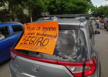 DOCENTES SE MANIFIESTAN EN YUCATÁN CONTRA EL INICIO DE CLASES PRESENCIALES