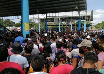REZAGADOS PROVOCAN CAOS EN LOS MÓDULOS DE VACUNACIÓN COVID-19 EN FELIPE CARRILLO PUERTO