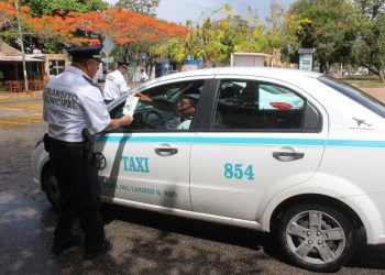 AUMENTAN SANCIONES AL TRANSPORTE PÚBLICO POR INCUMPLIMIENTO DE LAS MEDIDAS SANITARIAS EN PLAYA DEL CARMEN
