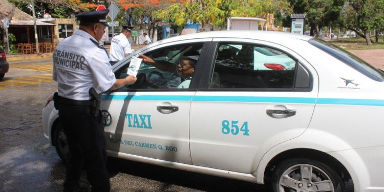 AUMENTAN SANCIONES AL TRANSPORTE PÚBLICO POR INCUMPLIMIENTO DE LAS MEDIDAS SANITARIAS EN PLAYA DEL CARMEN