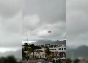 FUERTES VIENTOS CASI COBRAN LA VIDA DE JOVEN PARACAIDISTA EN PUERTO VALLARTA