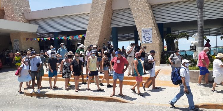 CONTINÚA EL TURISMO ELIGIENDO A ISLA MUJERES PARA VACACIONAR