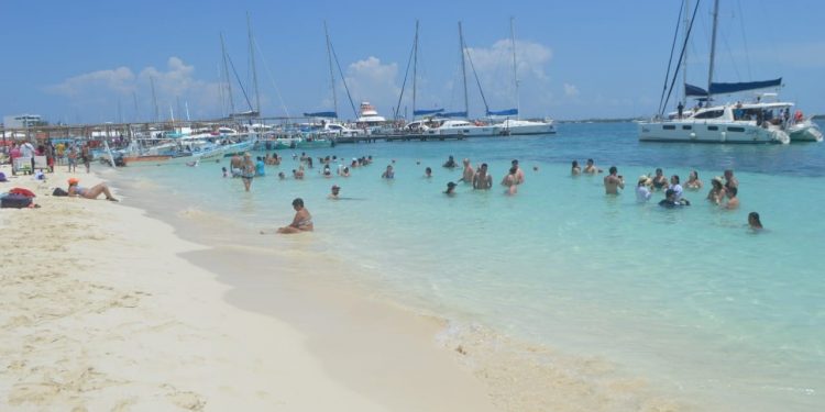 CONTINÚA ISLA MUJERES COMO DESTINO PREDILECTO EN EL CARIBE MEXICANO POR LOS VACACIONISTAS