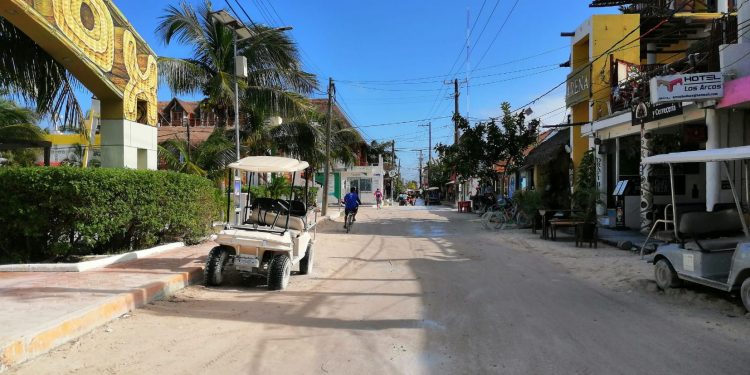 HOTELES EN HOLBOX AÚN NO TIENEN AGUA SUFICIENTE PARA LOS TURISTAS