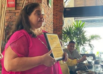 RECIBE RECONOCIMIENTO LA MTRA. MARISOL VANEGAS PÉREZ OTORGADO POR LA AHCPMIM