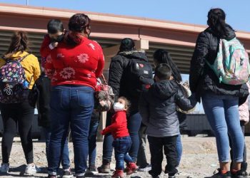ESTADOS UNIDOS COMIENZA A DEPORTAR INMIGRANTES INDOCUMENTADOS A MÉXICO