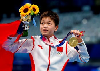 CON 14 AÑOS Y 3 CLAVADOS PERFECTOS HONGCHAN QUAN LOGRA LLEVARSE EL ORO.