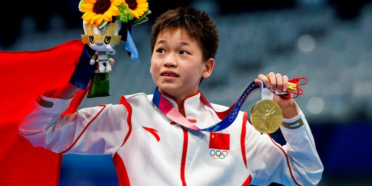 CON 14 AÑOS Y 3 CLAVADOS PERFECTOS HONGCHAN QUAN LOGRA LLEVARSE EL ORO.