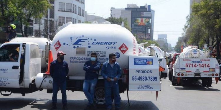 REALIZAN PARO NACIONAL EN PROTESTA POR REGULACIÓN DE PRECIOS