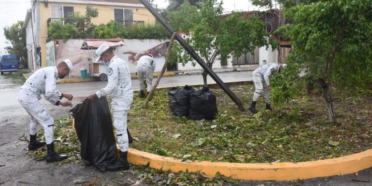 CONTINÚAN LAS LABORES DE LIMPIEZA Y LAS ACCIONES DE RESTAURACIÓN EN TULUM, LUEGO DEL HURACÁN «GRACE».