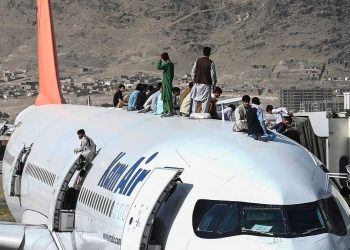 TALIBANES IMPIDEN ACCESO AL AEROPUERTO DE KABUL, EN AFGANISTÁN