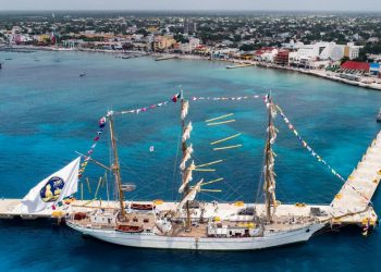 ARRIBA ‘CUAUHTÉMOC’, BUQUE ESCUELA DE LA SEMAR A COZUMEL