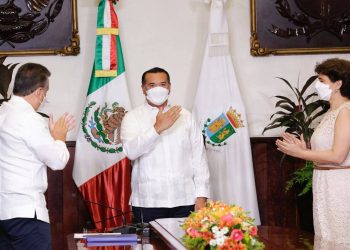 CIUDADANOS YUCATECOS EXIGEN LA RENUNCIA DE RENÁN BARRERA Y DEL DIRECTOR DE LA POLICÍA DE MÉRIDA