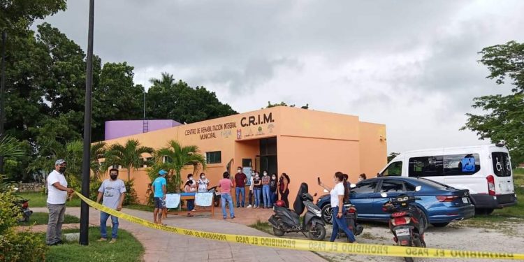 REALIZAN PARO DE LABORES EN EL CRIM DE FELIPE CARRILLO PUERTO POR FALTA DE PAGO