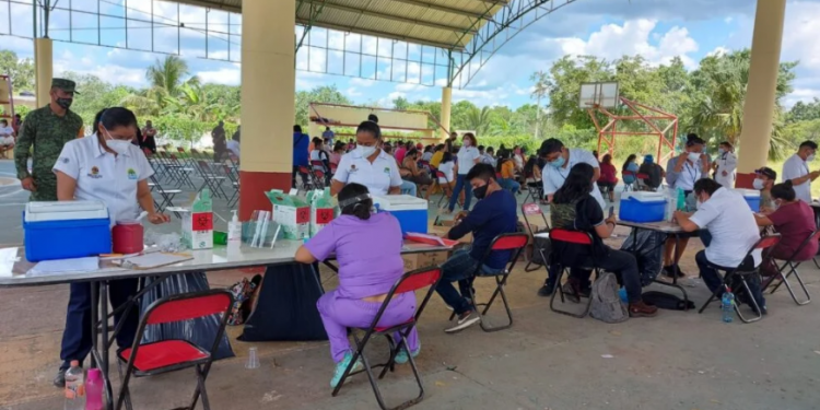 SE REPORTA BUENA RESPUESTA DE LOS JOVENES DE 18 A 29 AÑOS PARA OBTENER LA VACUNA COVID-19 EN KANTUNILKÍN