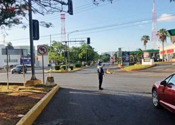 INTENSAS LLUVIAS CAUSAN ESTRAGOS EN RED DE SEMÁFOROS EN CANCÚN