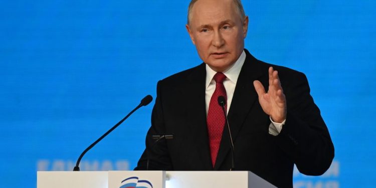 VLADIMIR PUTIN ASEGURA QUE RUSIA NO INTERVENDRÁ MILITARMENTE EN AFGANISTÁN