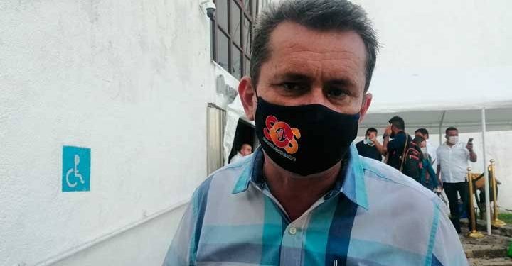 PADRES DE FAMILIA SE PREPARAN PARA REGRESO A CLASES