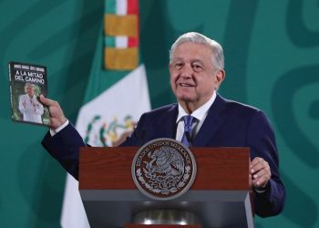 AMLO PUBLICA SU NUEVO LIBRO Y LO RECOMIENDA A SUS «ADVERSARIOS»