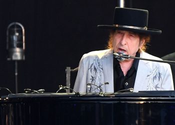 BOB DYLAN NIEGA HABER ABUSADO SEXUALMENTE DE UNA MENOR EN 1965