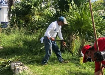 TRABAJA PARQUES Y JARDINES EN EL CUIDADO DE LAS ÁREAS VERDES EN ISLA MUJERES