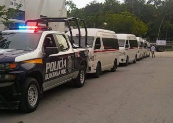SALEN VEHÍCULOS DE TULUM HACIA PUNTA ALLEN PARA INICIAR LA EVACUACIÓN