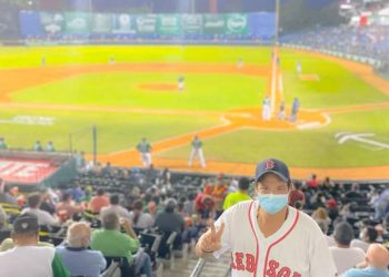 HIJO DE UN EX GOBERNADOR DE TABASCO ES ABUCHEADO AL ASISTIR A JUEGO DE LOS OLMECAS