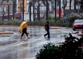MARA LEZAMA PIDE A LOS CANCUNENSES NO SALIR DE SUS CASAS HASTA QUE SE ATIENDAN LAS AFECTACIONES