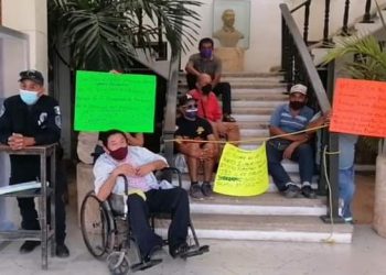 TRABAJADORES DEL PALACIO MUNICIPAL DE FELIPE CARRILLO PUERTO EXIGEN EL PAGO ATRASADO DE SU SALARIO
