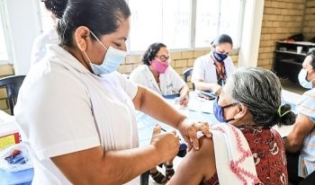 CONCLUYE ESTE JUEVES APLICACIÓN DE 2DA. DOSIS A POBLACIÓN DE 40 A 49 AÑOS EN ÁREA RURAL DE CENTRO