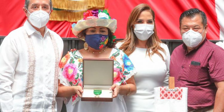 MEDALLA AL MÉRITO “CECILIO CHÍ”, ¿PREPARA A MAYAS PARA LA SUCESIÓN?