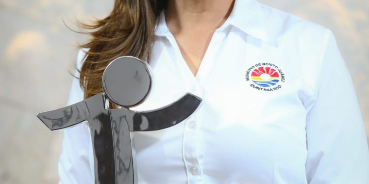 RECIBE BENITO JUÁREZ GALARDÓN EN INNOVACIÓN GUBERNAMENAL POR E-CUN