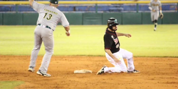 PERICOS OBTIENE APRETADO Y VALIOSO TRIUNFO EN EL “CENTENARIO”