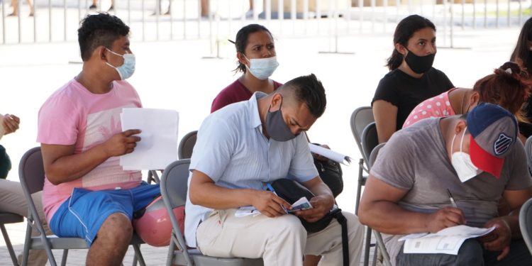JÓVENES RECONOCEN LA BUENA ORGANIZACIÓN DE LA CAMPAÑA DE VACUNACIÓN EN SOLIDARIDAD