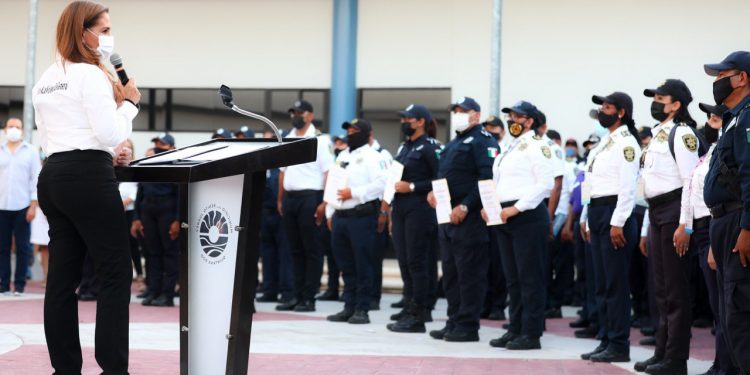 IMPARTEN CURSO DE SENSIBILIZACIÓN SOBRE VIOLENCIA DE GÉNERO A POLICÍAS