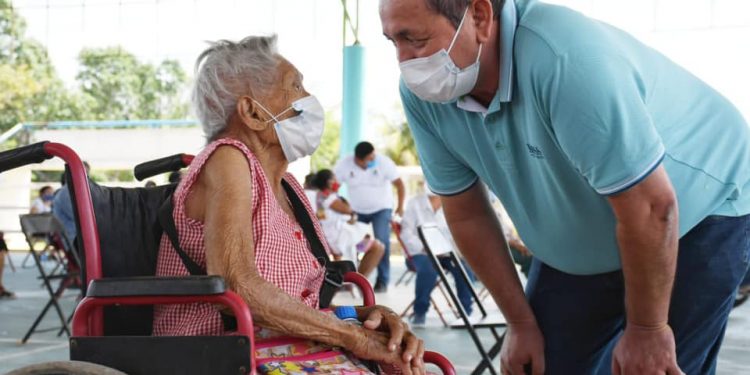 PESE A QUE LA GENTE NO QUISO QUE SE REELIGIERA, AFIRMA NIVARDO MENA QUE SE VA CON LA FRENTE EN ALTO