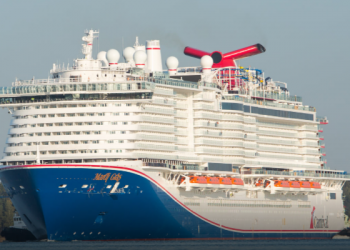 ATRACA ESTE LUNES EN COZUMEL CRUCERO IMPULSADO POR GAS NATURAL